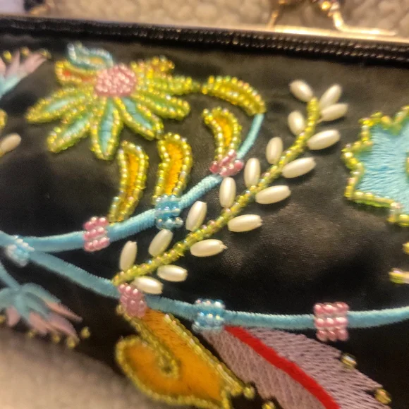 Vintage Chateau Beaded Embroidered Black w/Satin Kiss Lock in Floral Paisley - Picture 5 of 13